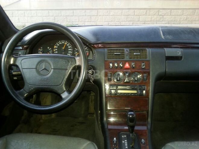 Mercedes E 230 1995, 280,000 km - 2.3 л - Bakı