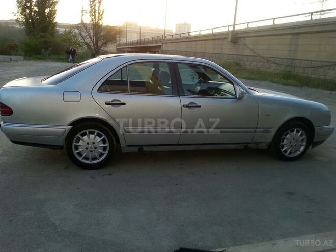 Mercedes E 230 1995, 280,000 km - 2.3 л - Bakı