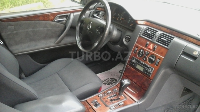 Mercedes E 220 1999, 265,000 km - 2.2 l - Bakı
