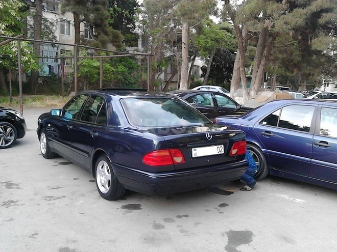 Mercedes E 230 1997, 269,350 km - 2.3 l - Bakı