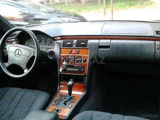 Mercedes E 230 1997, 269,350 km - 2.3 l - Bakı