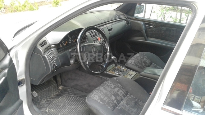 Mercedes E 230 1996, 214,000 km - 2.3 л - Bakı