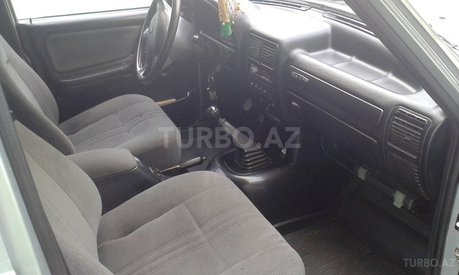 GAZ 3110 2002, 170,000 km - 2.4 l - Quba