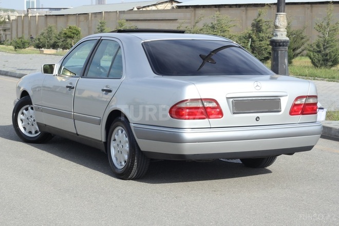 Mercedes E 230 1997, 251,000 km - 2.3 l - Bakı