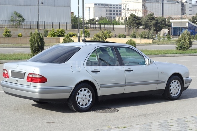 Mercedes E 230 1997, 251,000 km - 2.3 l - Bakı