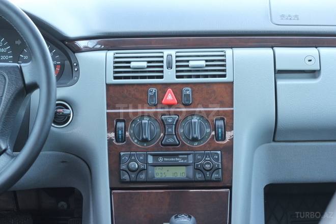 Mercedes E 230 1997, 251,000 km - 2.3 l - Bakı