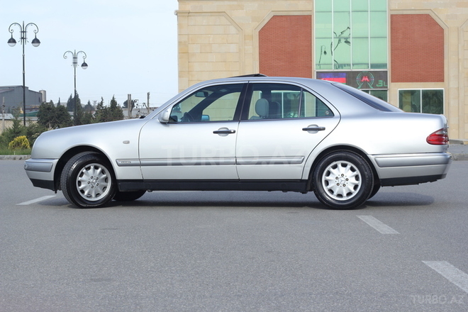 Mercedes E 230 1997, 251,000 km - 2.3 l - Bakı