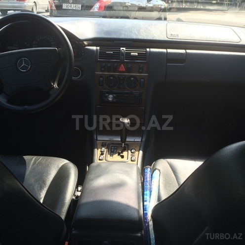 Mercedes E 240 1999, 214,000 km - 2.6 l - Bakı