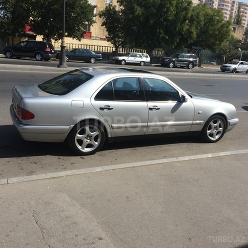 Mercedes E 240 1999, 214,000 km - 2.6 l - Bakı