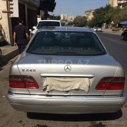 Mercedes E 240 1999, 214,000 km - 2.6 l - Bakı