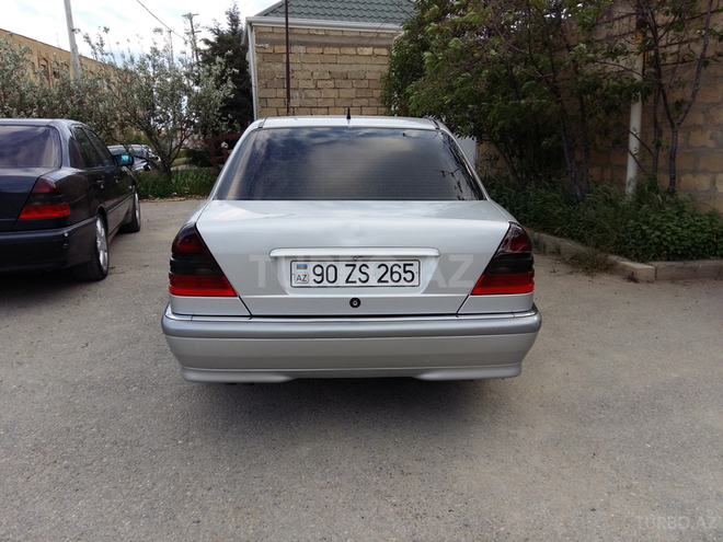 Mercedes C 220 2000, 305,000 km - 2.2 л - Bakı