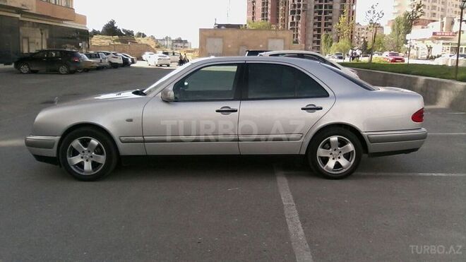 Mercedes E 240 1998, 220,000 km - 2.4 l - Bakı