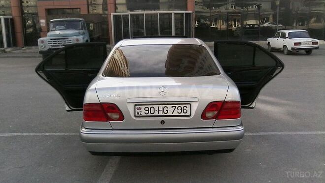 Mercedes E 240 1998, 220,000 km - 2.4 l - Bakı