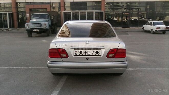 Mercedes E 240 1998, 220,000 km - 2.4 l - Bakı