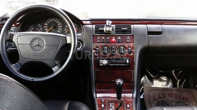 Mercedes E 240 1998, 220,000 km - 2.4 l - Bakı