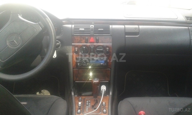 Mercedes E 200 1998, 337,500 km - 2.0 л - Gədəbəy
