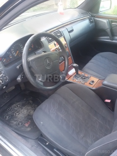 Mercedes E 200 1997, 280,000 km - 2.0 l - Bakı