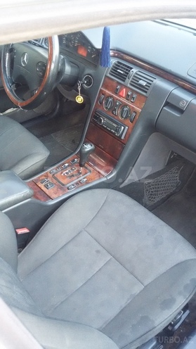 Mercedes E 220 1999, 280,000 km - 2.2 л - Sumqayıt