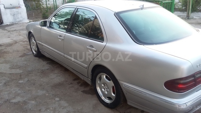 Mercedes E 220 1999, 280,000 km - 2.2 л - Sumqayıt