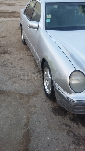 Mercedes E 220 1999, 280,000 km - 2.2 л - Sumqayıt
