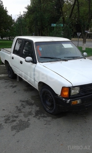 Toyota Hilux 1992, 30,000 km - 2.5 л - İsmayıllı