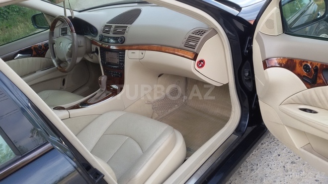 Mercedes E 320 2004, 233,600 km - 3.2 л - Bakı