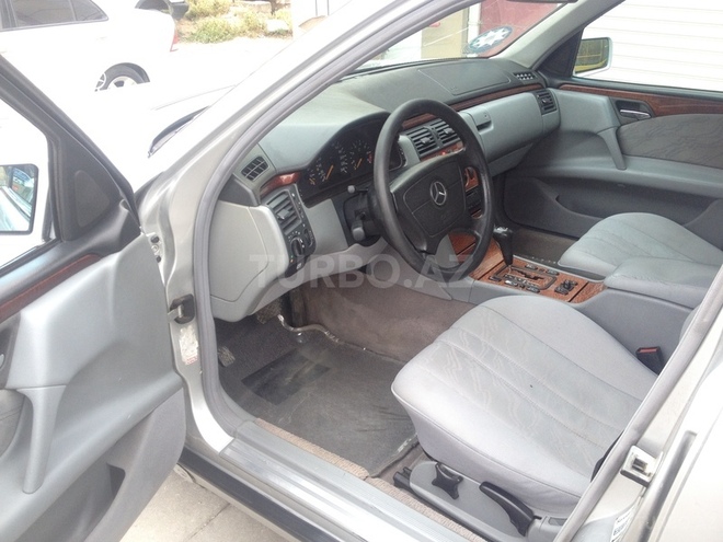 Mercedes E 240 1999, 350,000 km - 2.4 л - Bakı