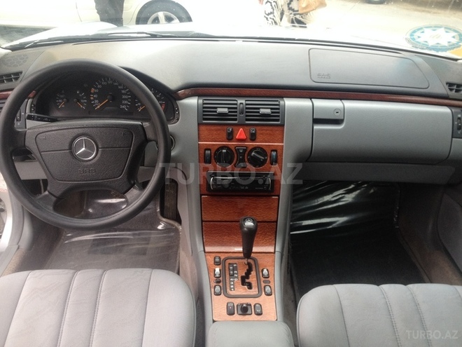 Mercedes E 240 1999, 350,000 km - 2.4 л - Bakı