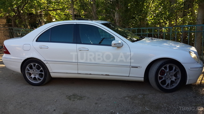 Mercedes C 200 2001, 240,000 km - 0.2 l - Bakı