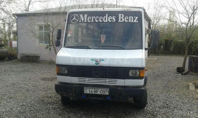Mercedes 711 D 1990, 450,000 km - 2.3 l - Biləsuvar