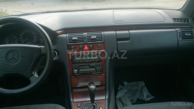 Mercedes E 240 1998, 268,000 km - 2.4 l - Bakı