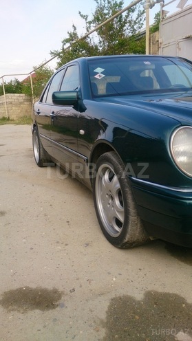 Mercedes E 240 1998, 268,000 km - 2.4 l - Bakı