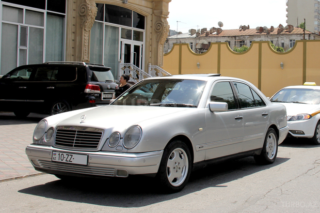 Mercedes E 280 1998, 265,000 km - 2.8 l - Bakı
