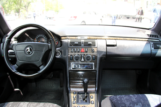 Mercedes E 280 1998, 265,000 km - 2.8 l - Bakı