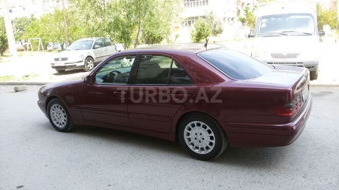 Mercedes E 220 2000, 285,000 km - 2.2 л - Bakı