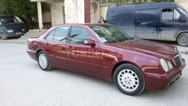Mercedes E 220 2000, 285,000 km - 2.2 л - Bakı