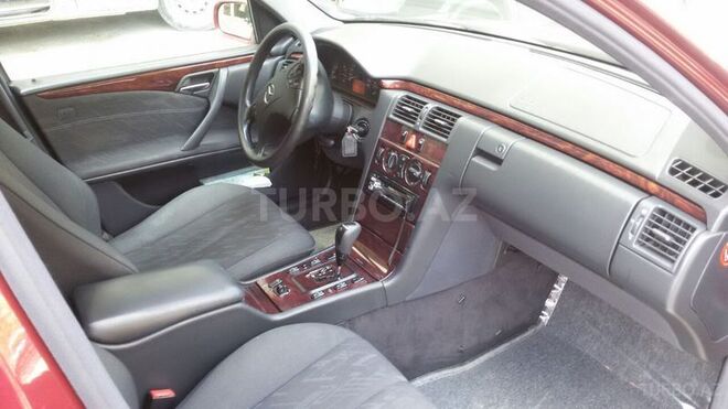 Mercedes E 220 2000, 285,000 km - 2.2 л - Bakı