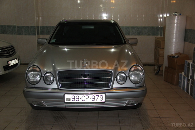 Mercedes E 240 1999, 169,000 km - 2.4 l - Bakı
