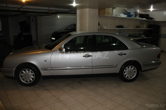 Mercedes E 240 1999, 169,000 km - 2.4 l - Bakı