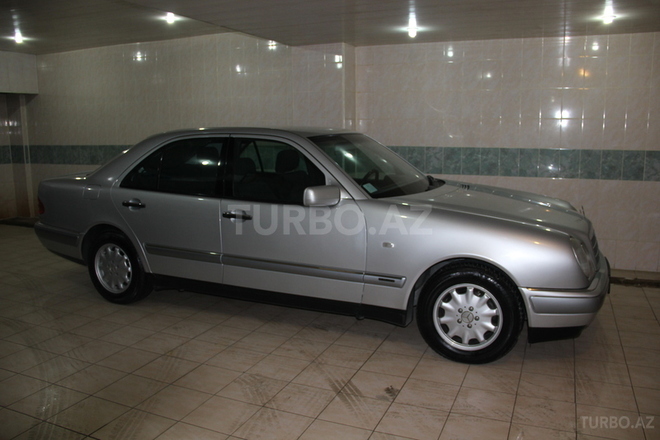 Mercedes E 240 1999, 169,000 km - 2.4 l - Bakı
