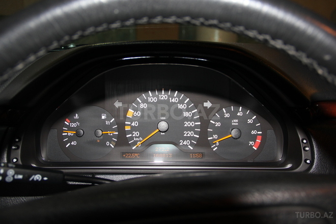 Mercedes E 240 1999, 169,000 km - 2.4 l - Bakı