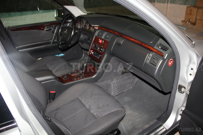 Mercedes E 240 1999, 169,000 km - 2.4 l - Bakı