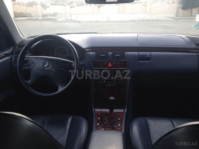 Mercedes E 270 1999, 216,000 km - 2.7 l - Bakı