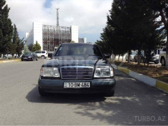 Mercedes E 220 1995, 295,000 km - 2.2 л - Bakı