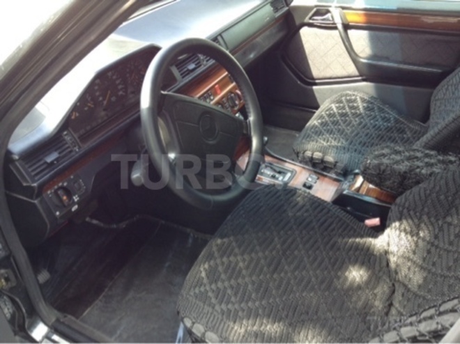 Mercedes E 220 1995, 295,000 km - 2.2 л - Bakı