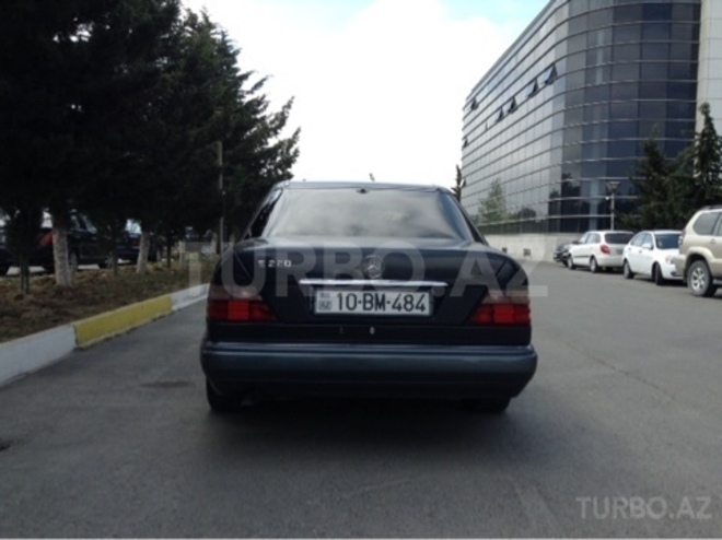 Mercedes E 220 1995, 295,000 km - 2.2 л - Bakı