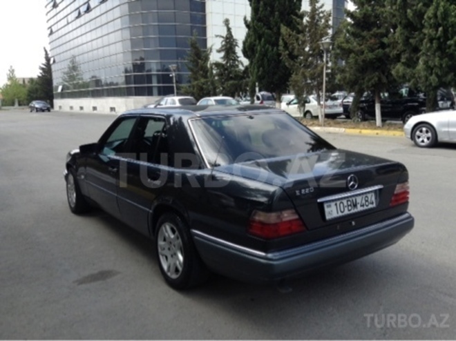 Mercedes E 220 1995, 295,000 km - 2.2 л - Bakı