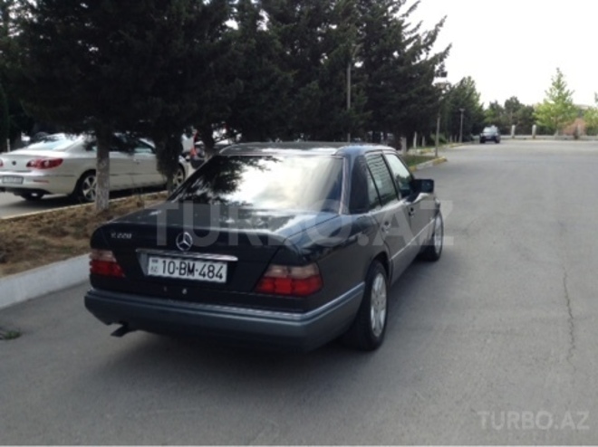 Mercedes E 220 1995, 295,000 km - 2.2 л - Bakı