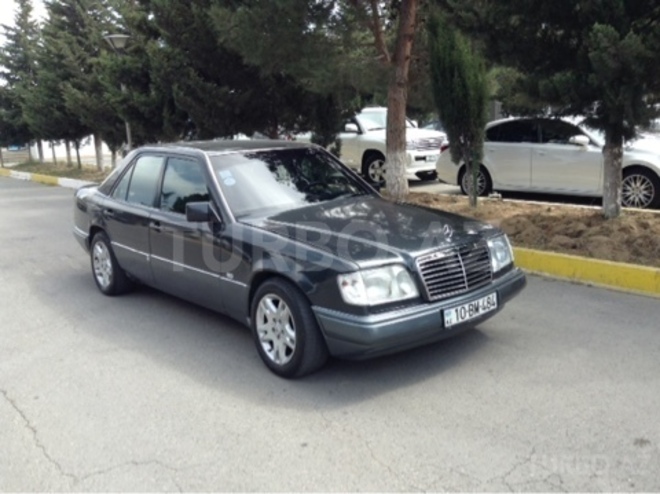 Mercedes E 220 1995, 295,000 km - 2.2 л - Bakı