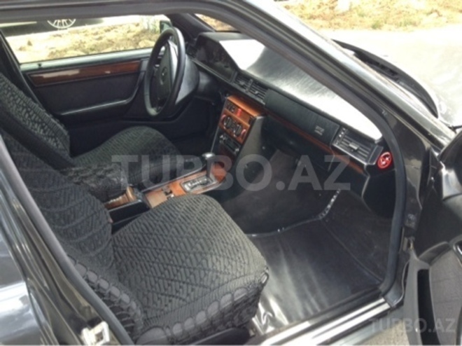 Mercedes E 220 1995, 295,000 km - 2.2 л - Bakı